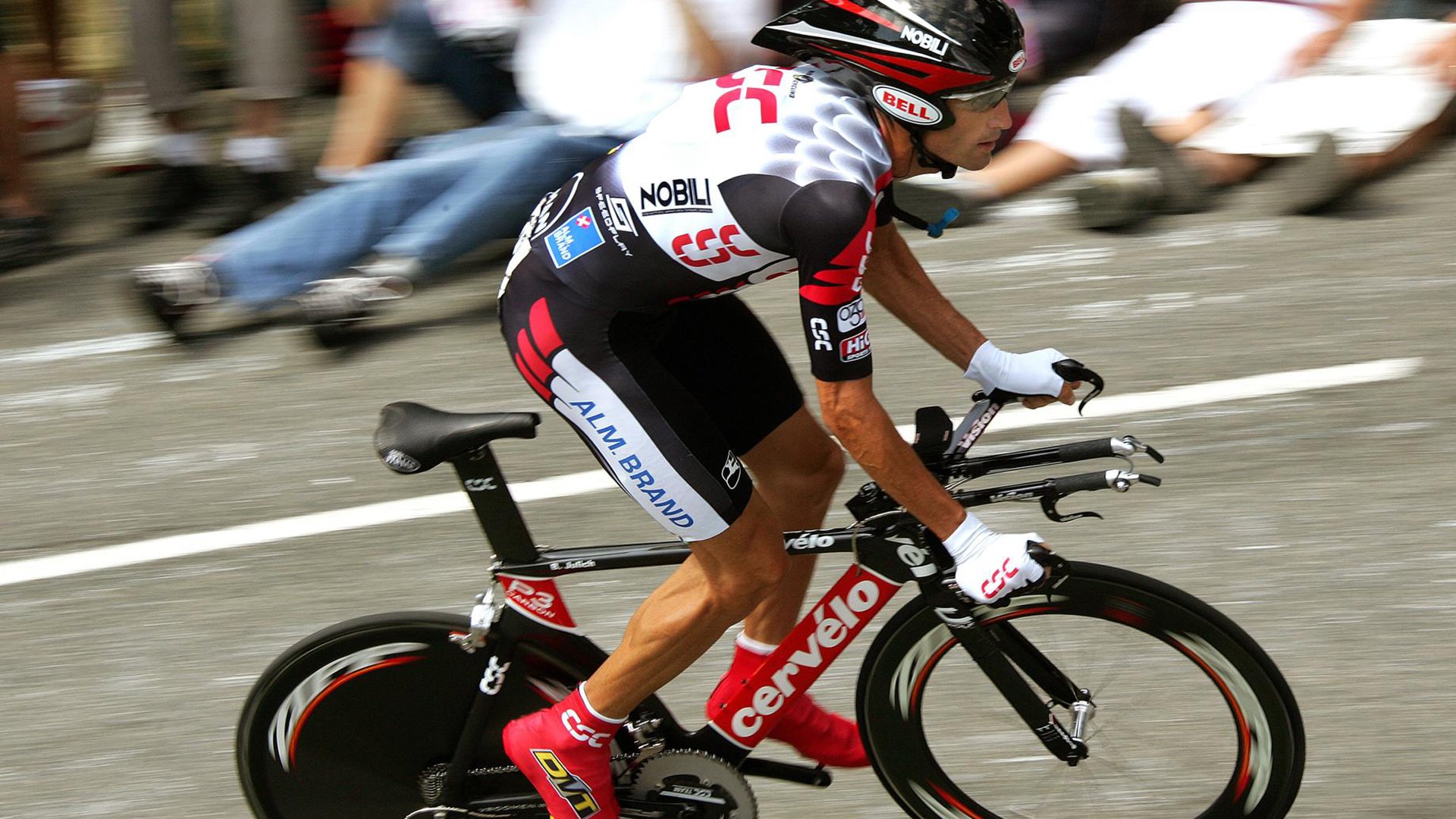 中国速度滑冰队再创佳绩 小将张明勇夺世界杯分站赛金牌