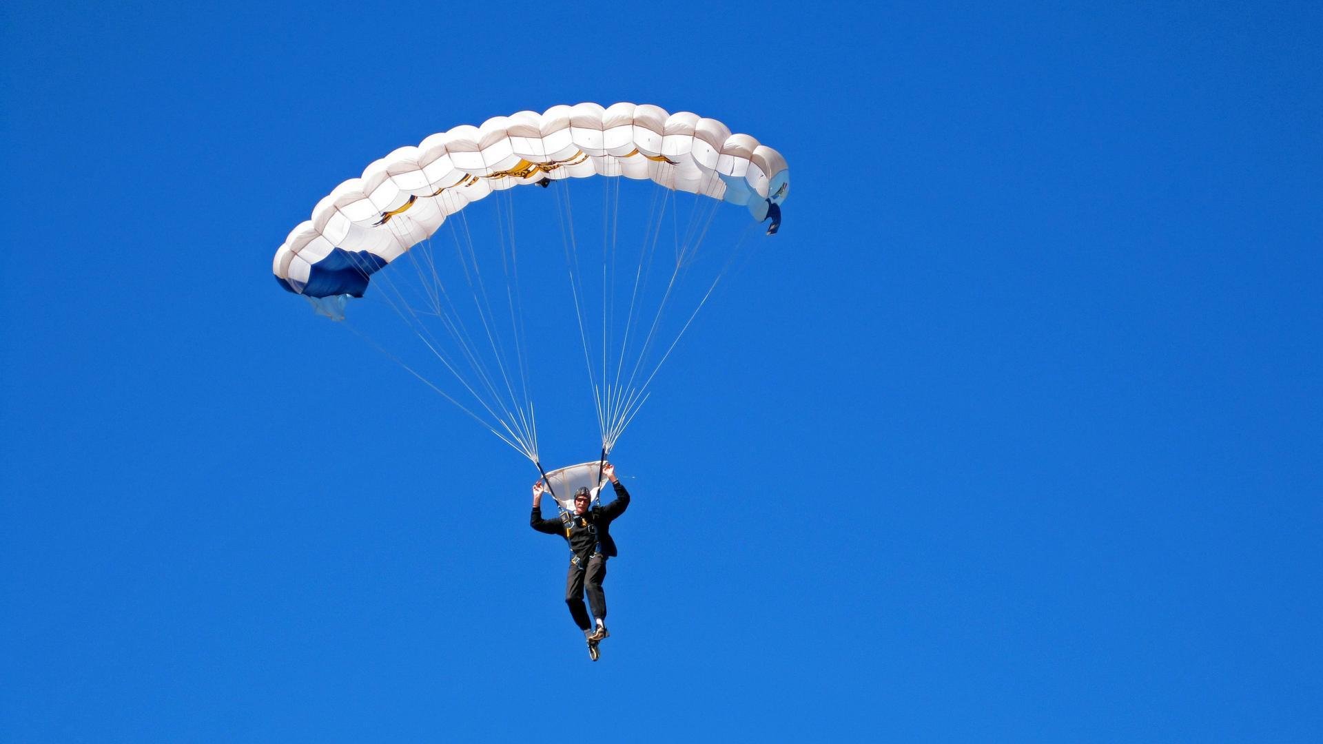 英超争冠白热化,曼城、阿森纳、利物浦三强厮杀,谁能笑到最后?