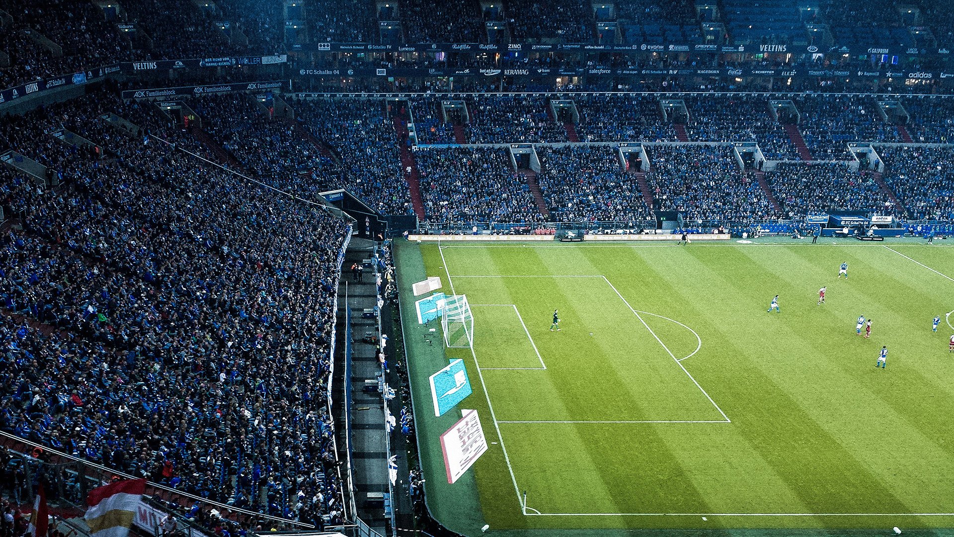 皇家马德里与巴塞罗那上演巅峰对决,西甲联赛再掀激情狂潮